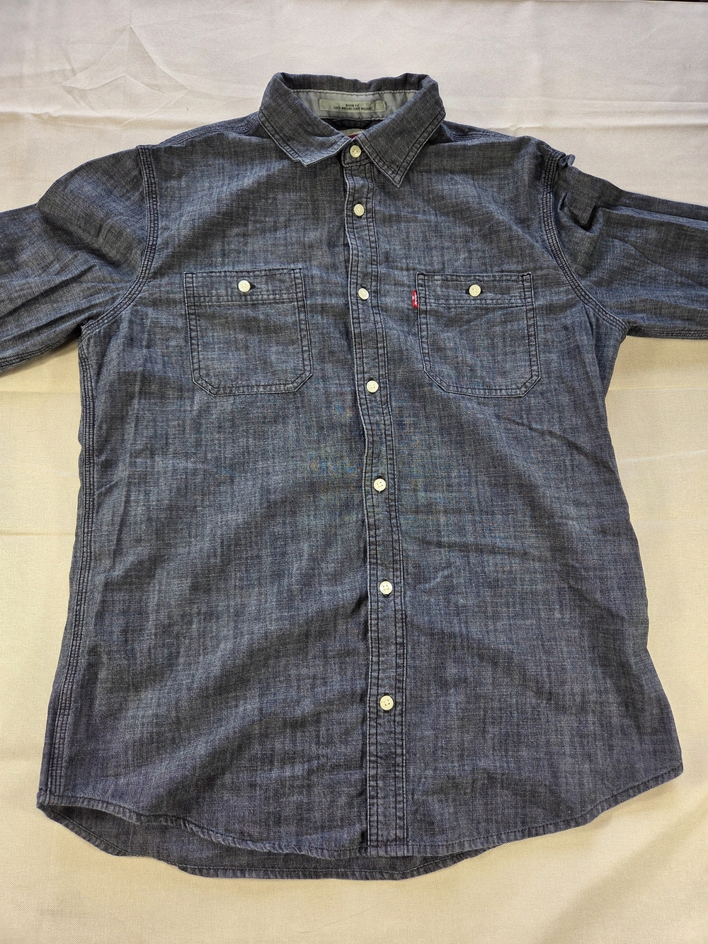 Levi's Modern Fit Chambray Button Up Shirt L